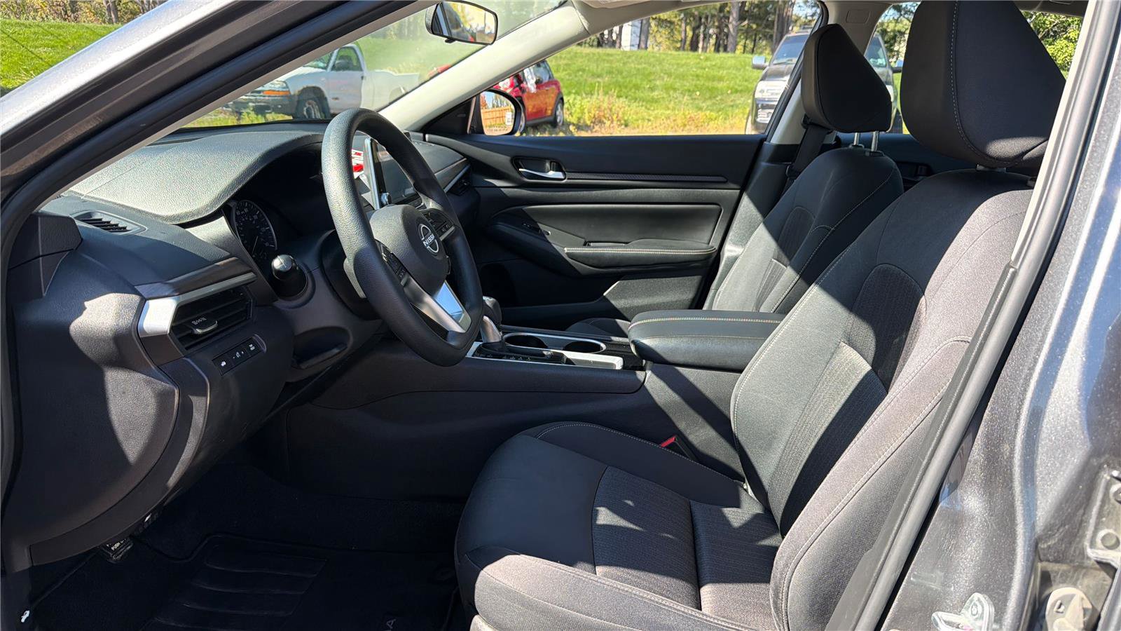 Used 2024 Nissan Altima 2.5 SV image 4