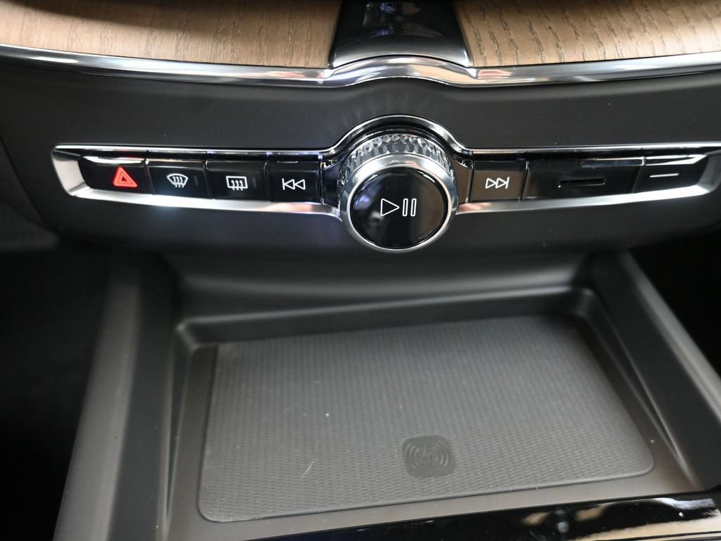 New 2026 Volvo XC60 B5 Plus w/ Protection Package Premier image 32