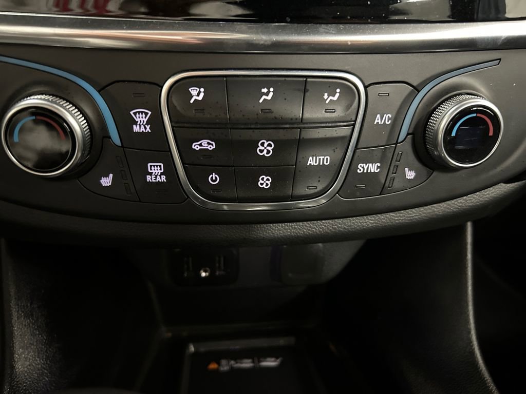 Used 2023 Chevrolet Traverse LT image 30