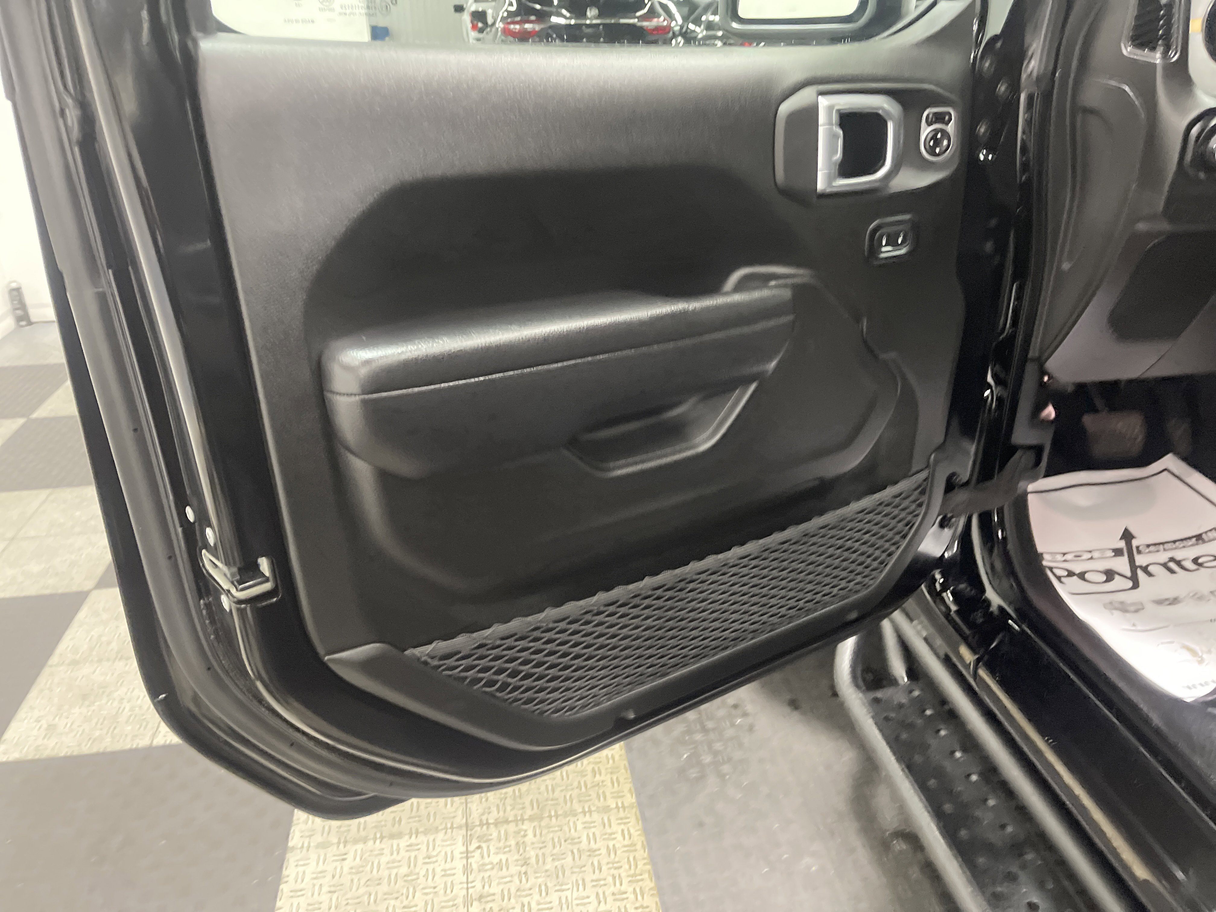 Used 2024 Jeep Gladiator Sport image 10