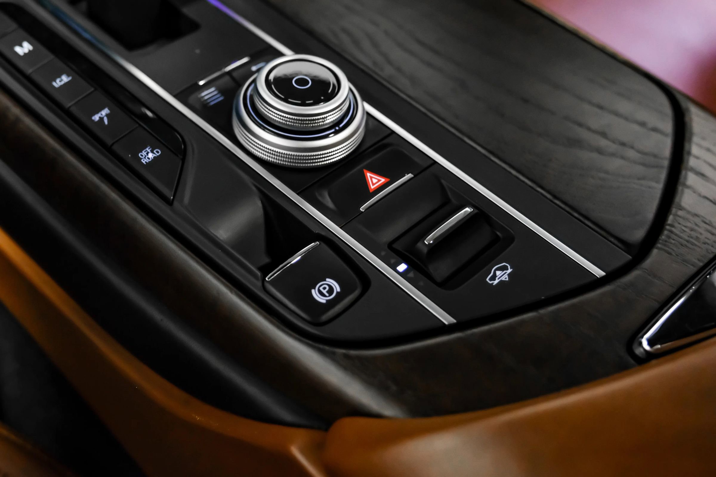 Used 2018 Maserati Levante GranLusso image 16