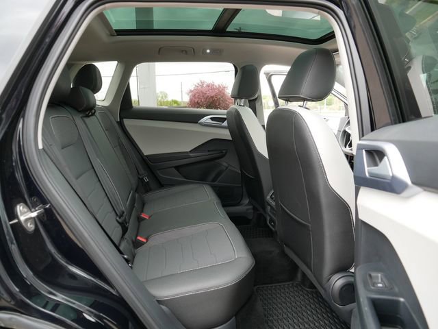 Used 2025 Volkswagen Taos SE AWD/4WD image 19