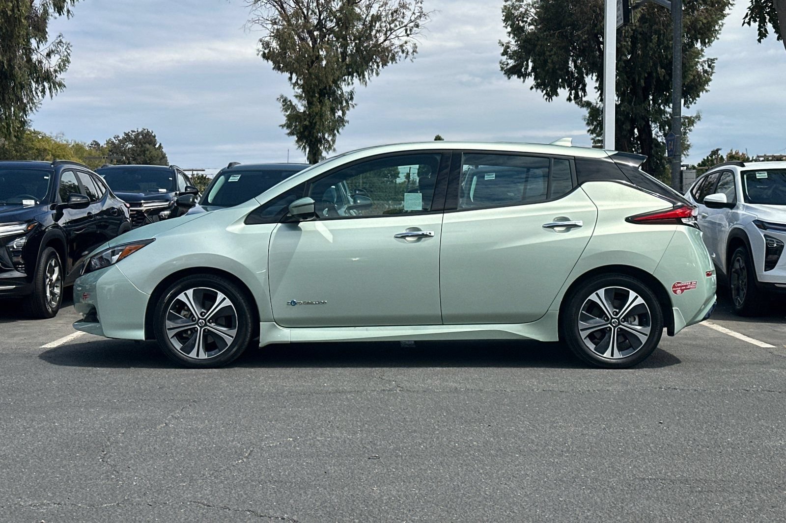 Used 2018 Nissan Leaf SL w/ SL Technology Package FWD image 8