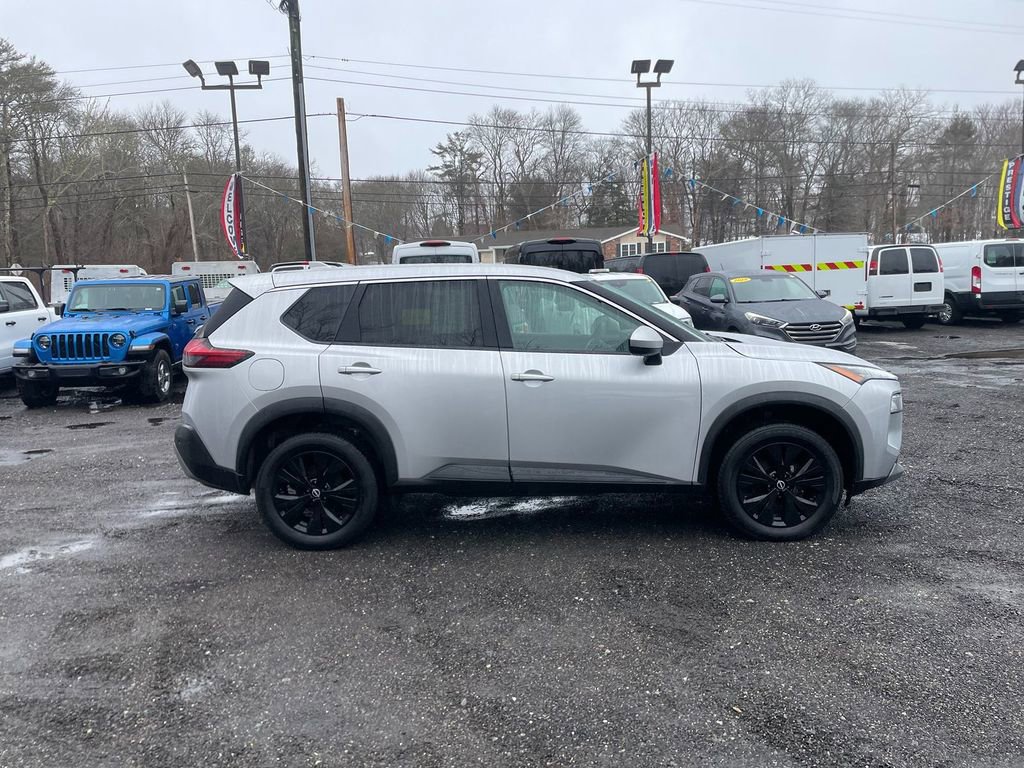 Used 2023 Nissan Rogue SV image 4