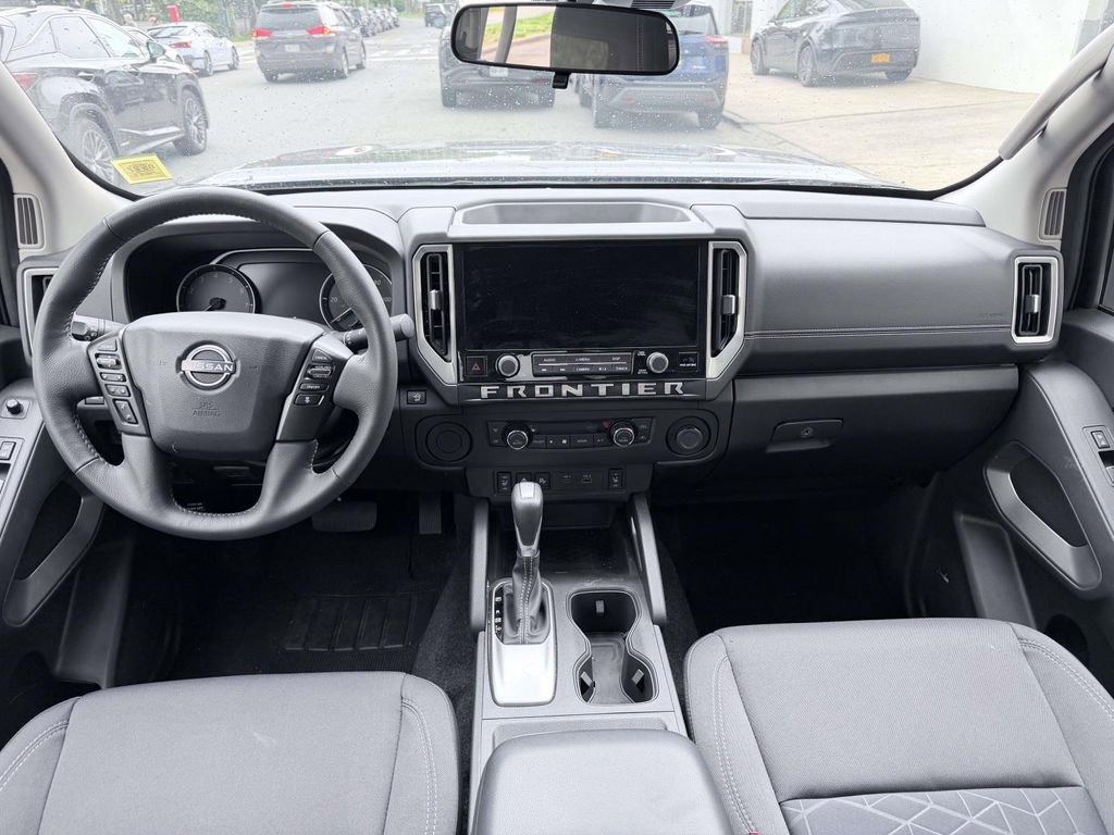 Used 2025 Nissan Frontier SV w/ SV Convenience Package RWD image 13