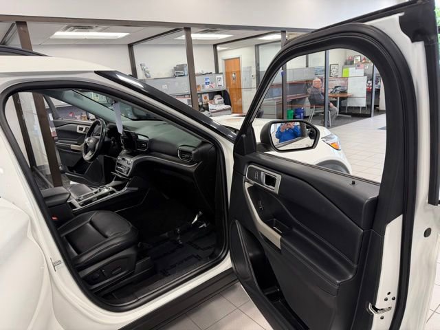 Used 2022 Ford Explorer XLT w/ Equipment Group 202A AWD/4WD image 22