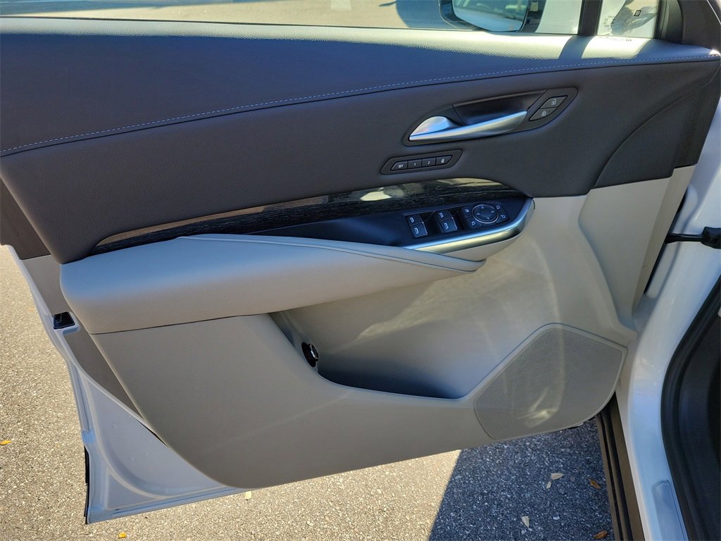 Used 2023 Cadillac XT4 Premium Luxury image 25