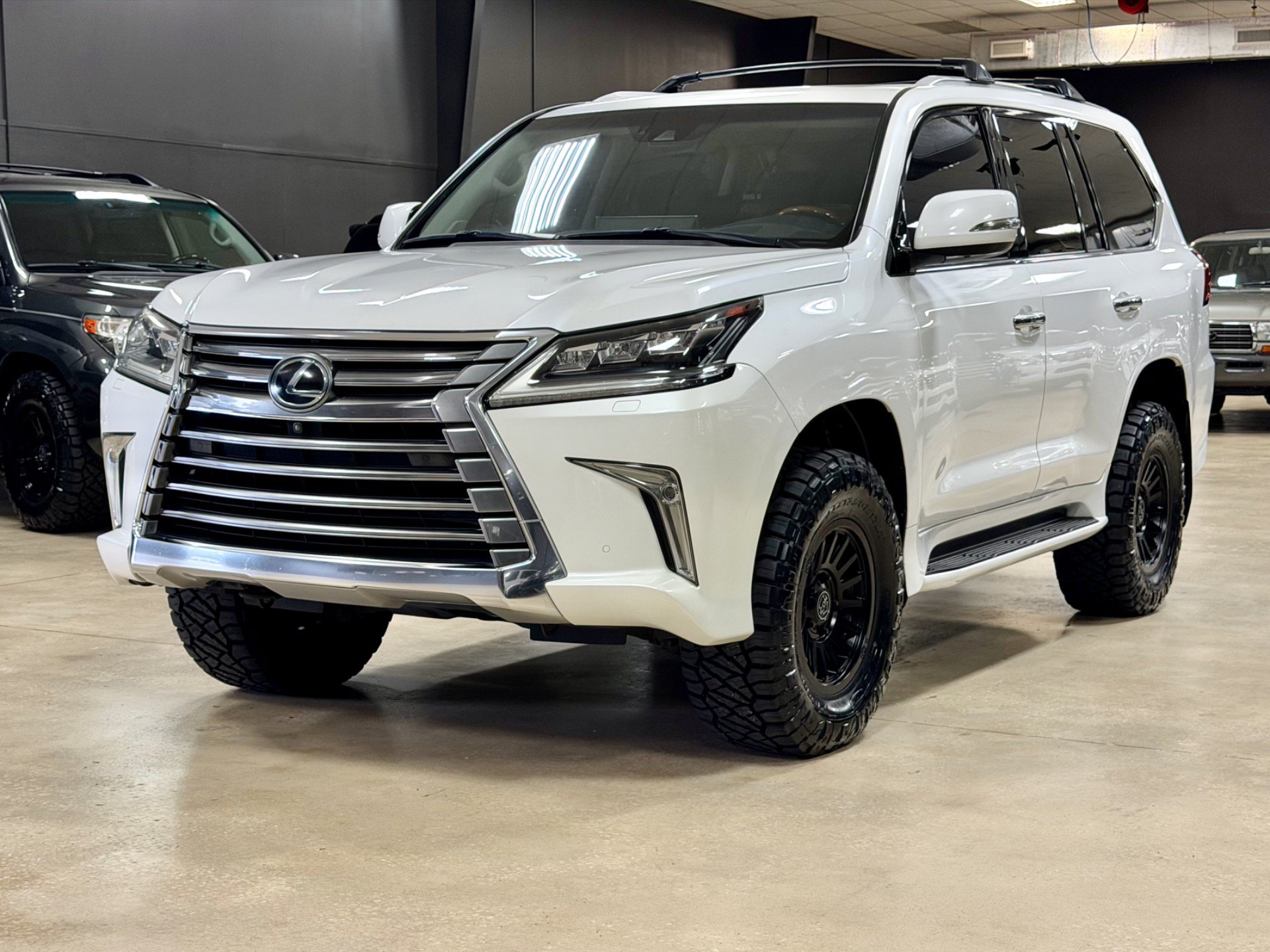 Used 2016 Lexus LX 570 4WD w/ Luxury Package