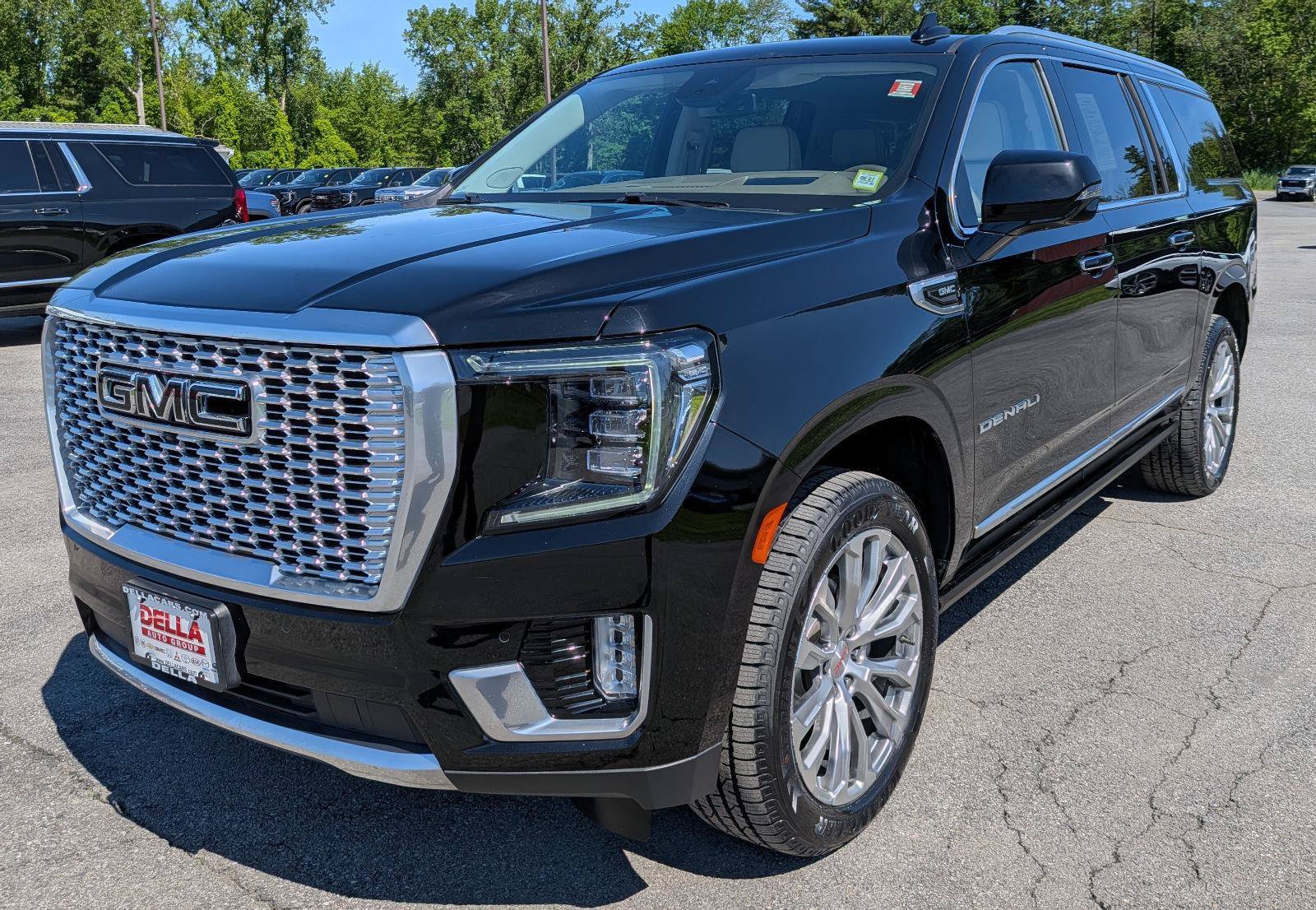 Used 2023 GMC Yukon XL Denali AWD/4WD image 4