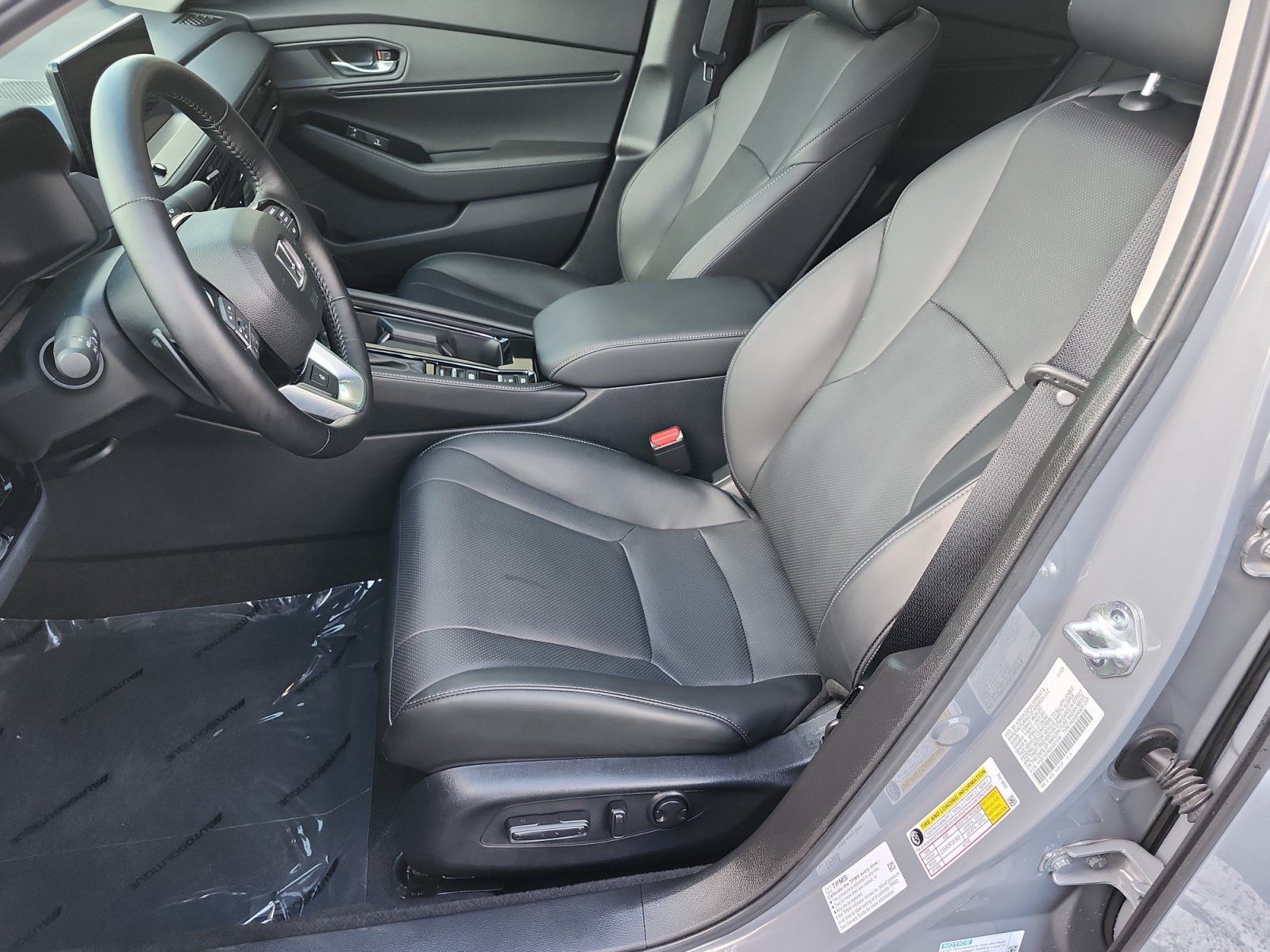 Used 2025 Honda Accord Touring image 9