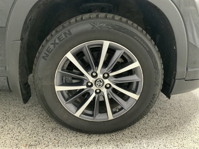 Used 2017 Toyota Highlander XLE AWD/4WD image 15