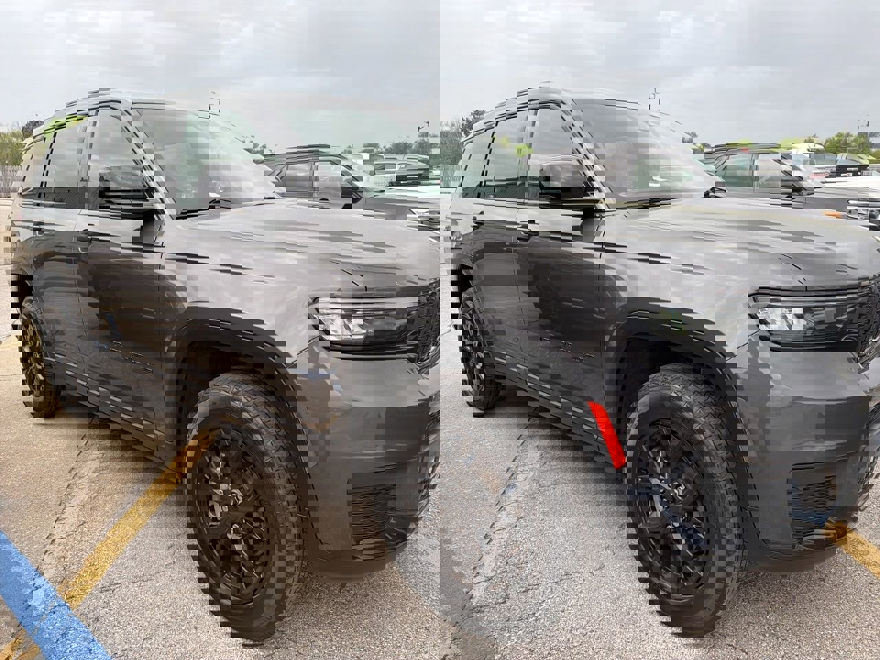 Used 2024 Jeep Grand Cherokee L Laredo AWD/4WD image 4