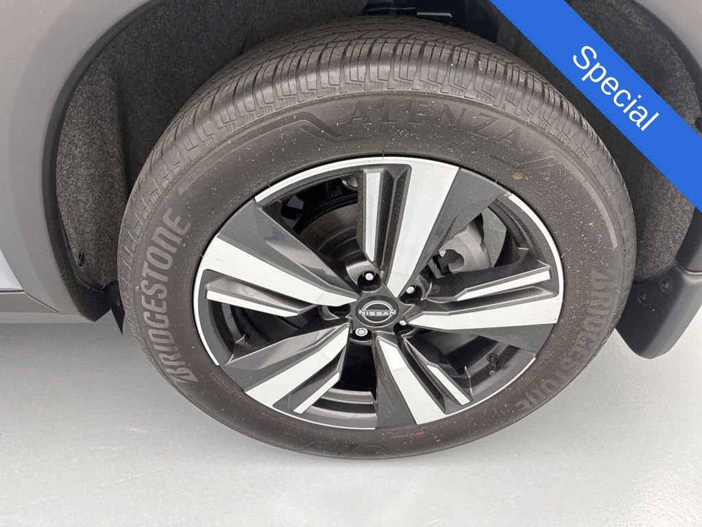 Used 2023 Nissan Rogue Platinum w/ Platinum Premium Package FWD image 6