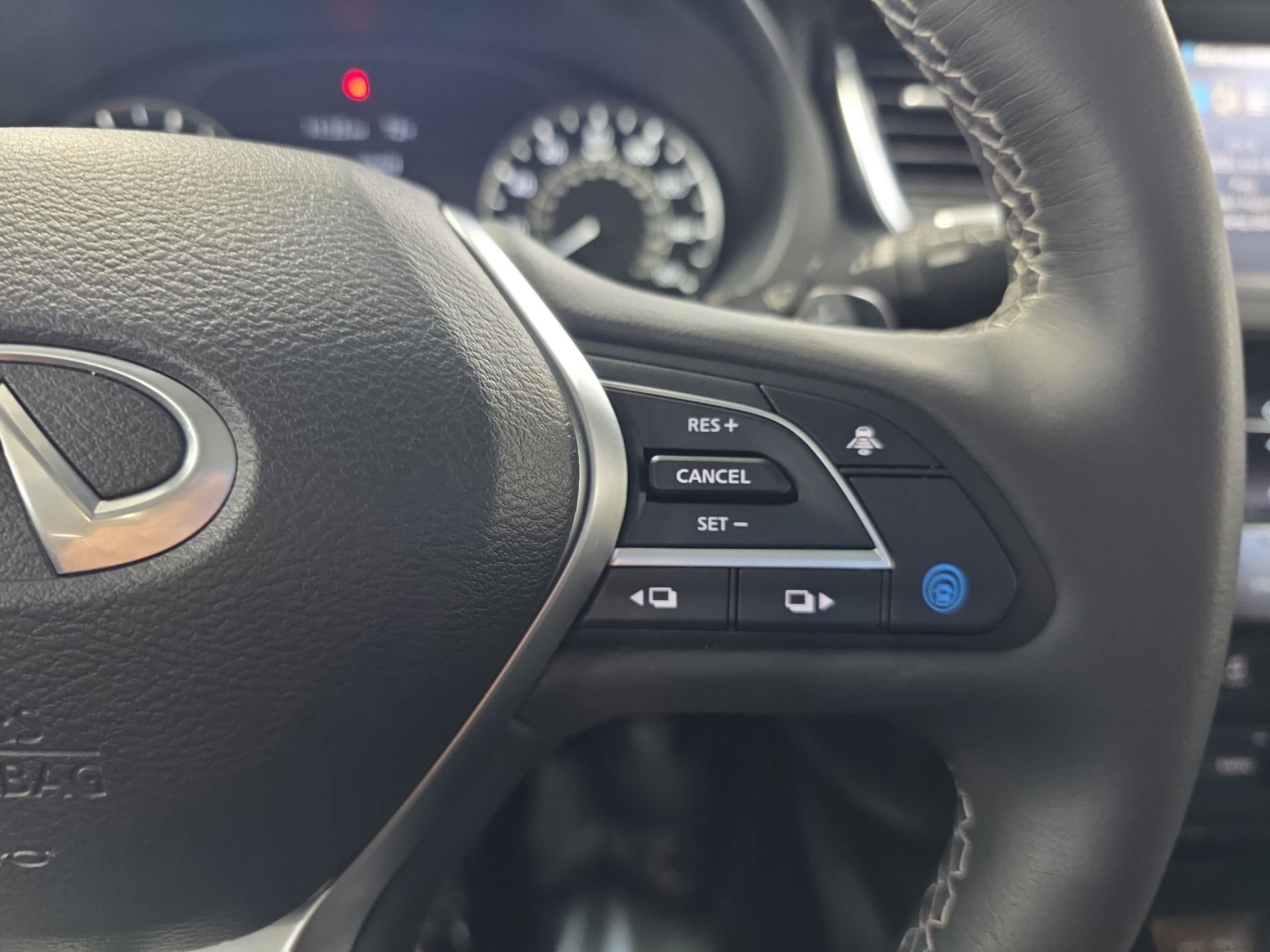 Certified 2025 INFINITI QX50 Luxe w/ Accent Package image 18