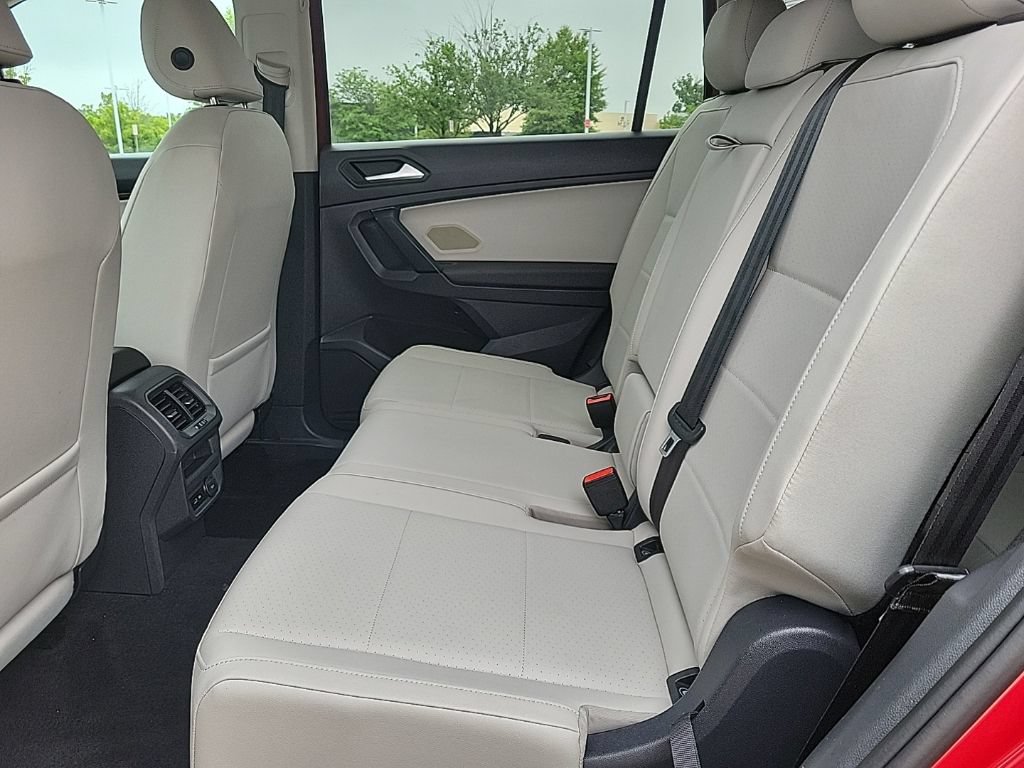 Used 2019 Volkswagen Tiguan SE w/ 3rd Row Seat Package AWD/4WD image 13