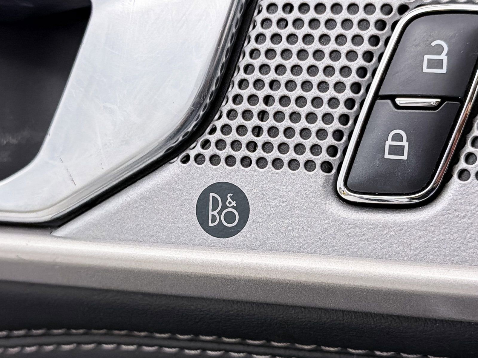 Used 2022 Ford Explorer Limited image 7