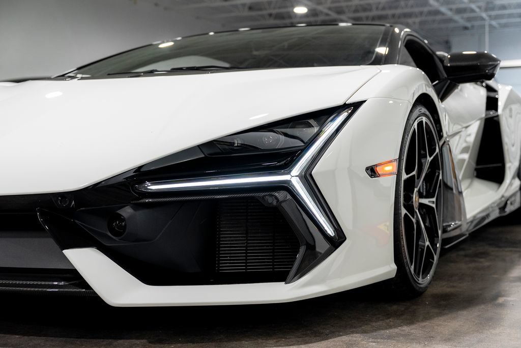 Used 2025 Lamborghini Revuelto AWD/4WD image 19