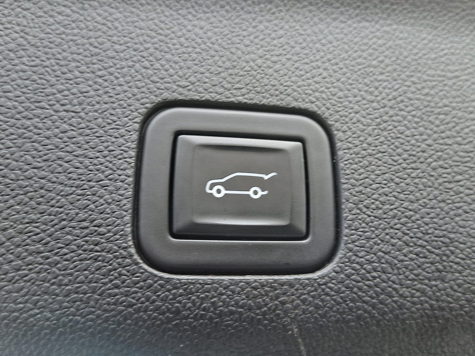 Used 2024 Chevrolet Suburban Premier w/ Premium Package AWD/4WD image 29