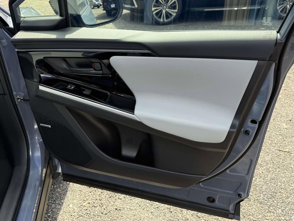 Used 2025 Subaru Solterra Touring image 7