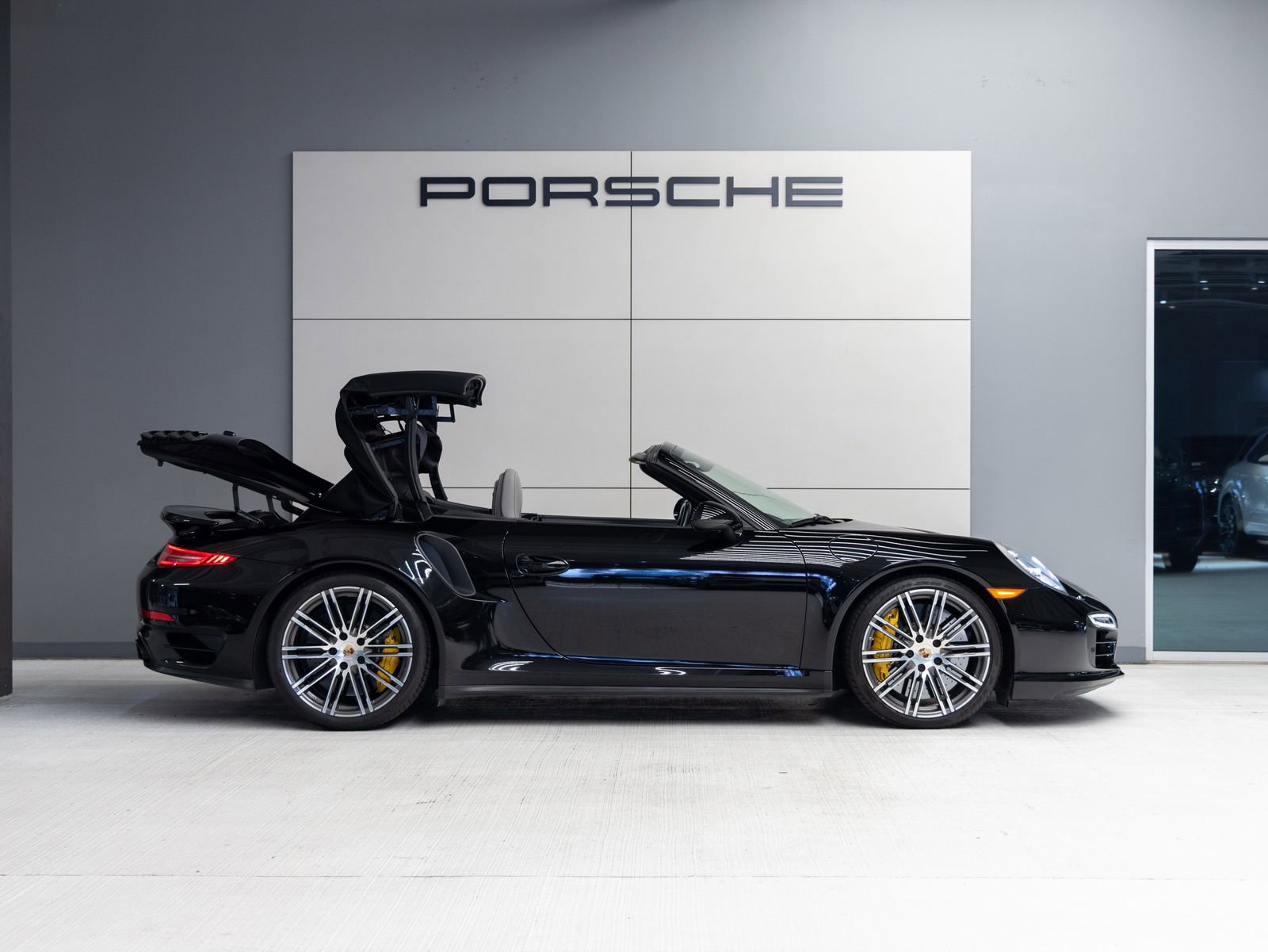Certified 2014 Porsche 911 Turbo S image 9