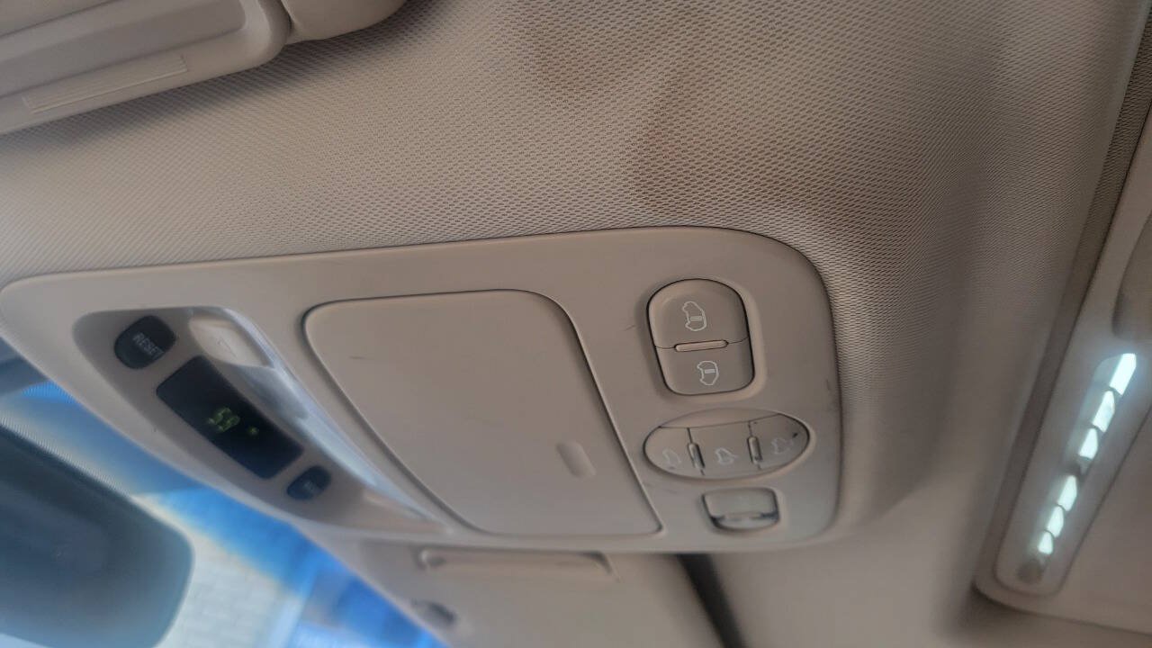 Used 2012 Kia Sedona EX w/ Luxury Pkg FWD image 13