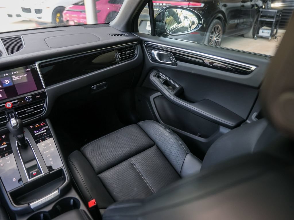 Certified 2026 Porsche Macan AWD/4WD image 32