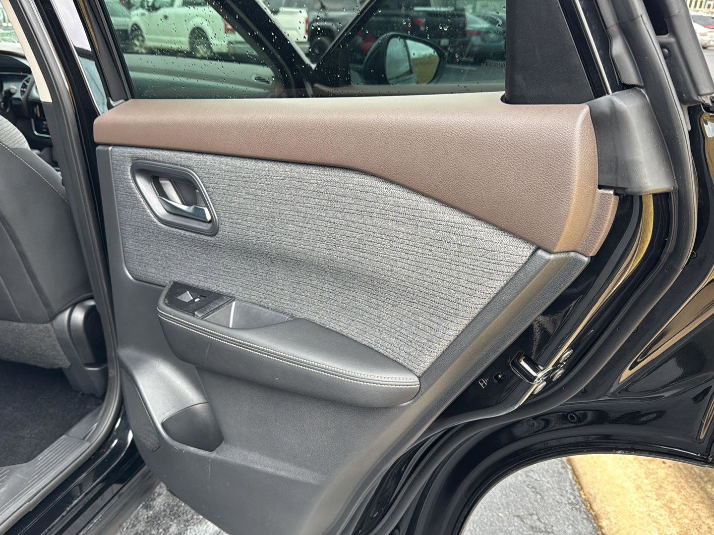 Used 2022 Nissan Rogue SV image 13