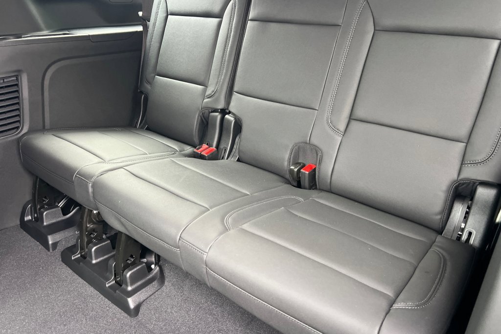 New 2026 Chevrolet Suburban Z71 image 12