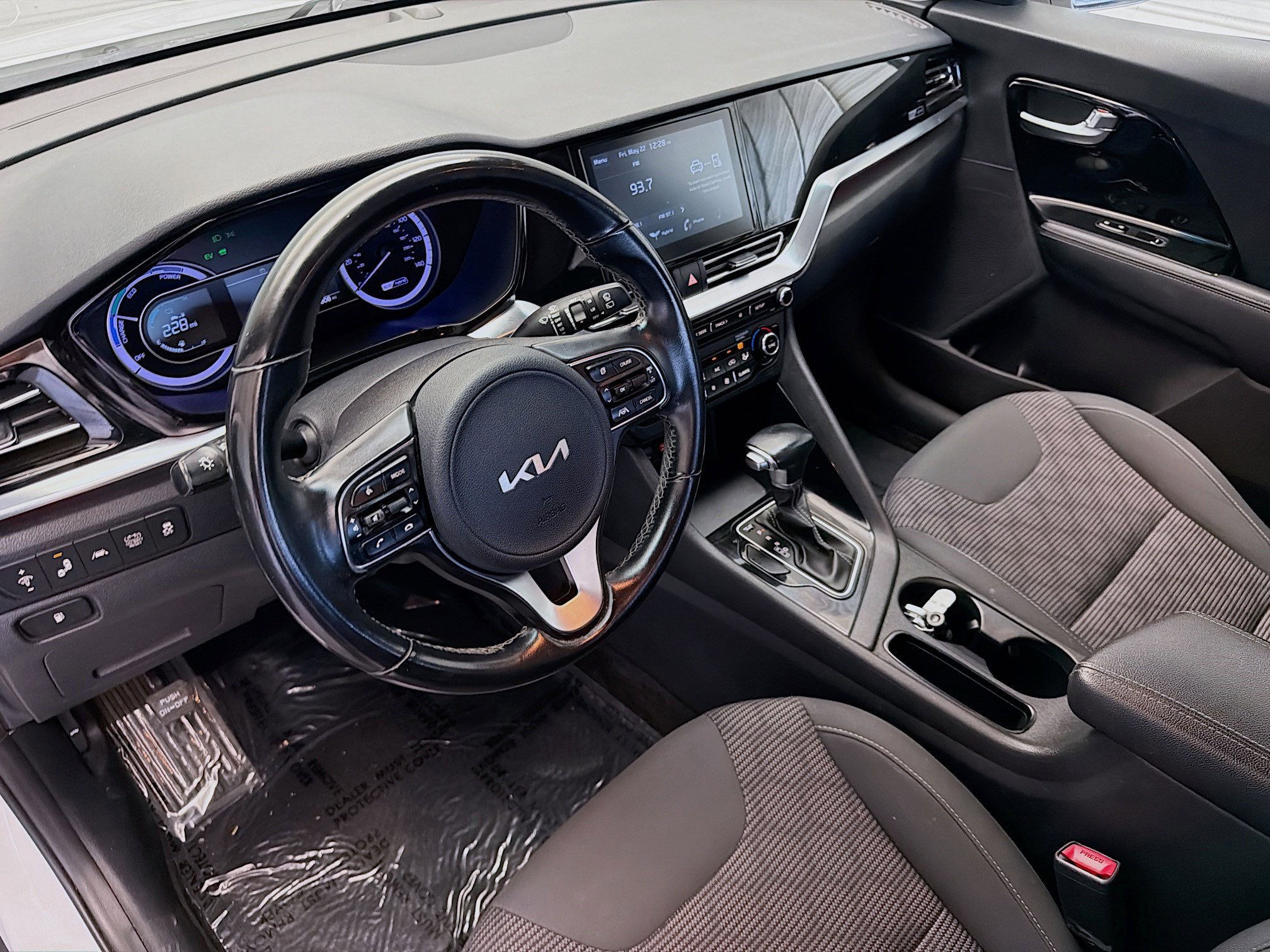 Used 2022 Kia Niro LXS FWD image 7