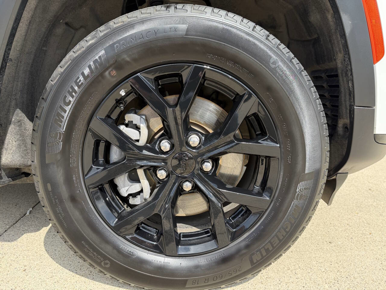 Used 2024 Jeep Grand Cherokee L Laredo image 11