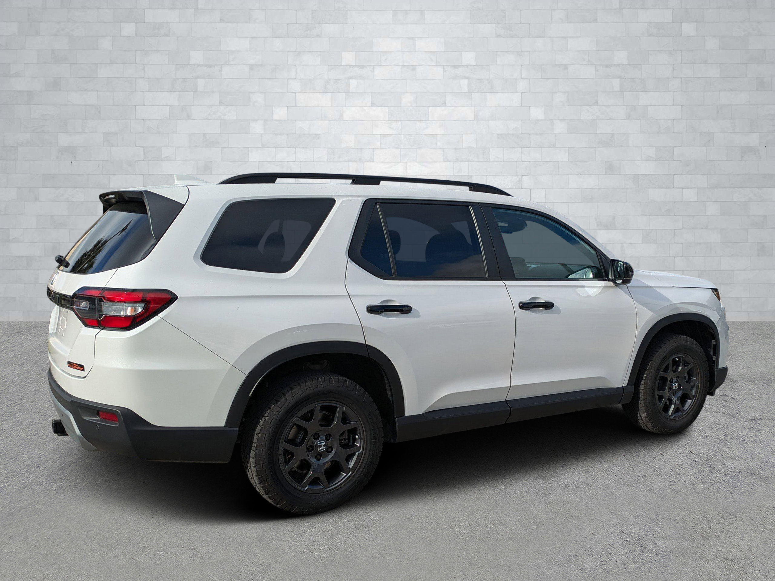 Used 2023 Honda Pilot TrailSport image 5