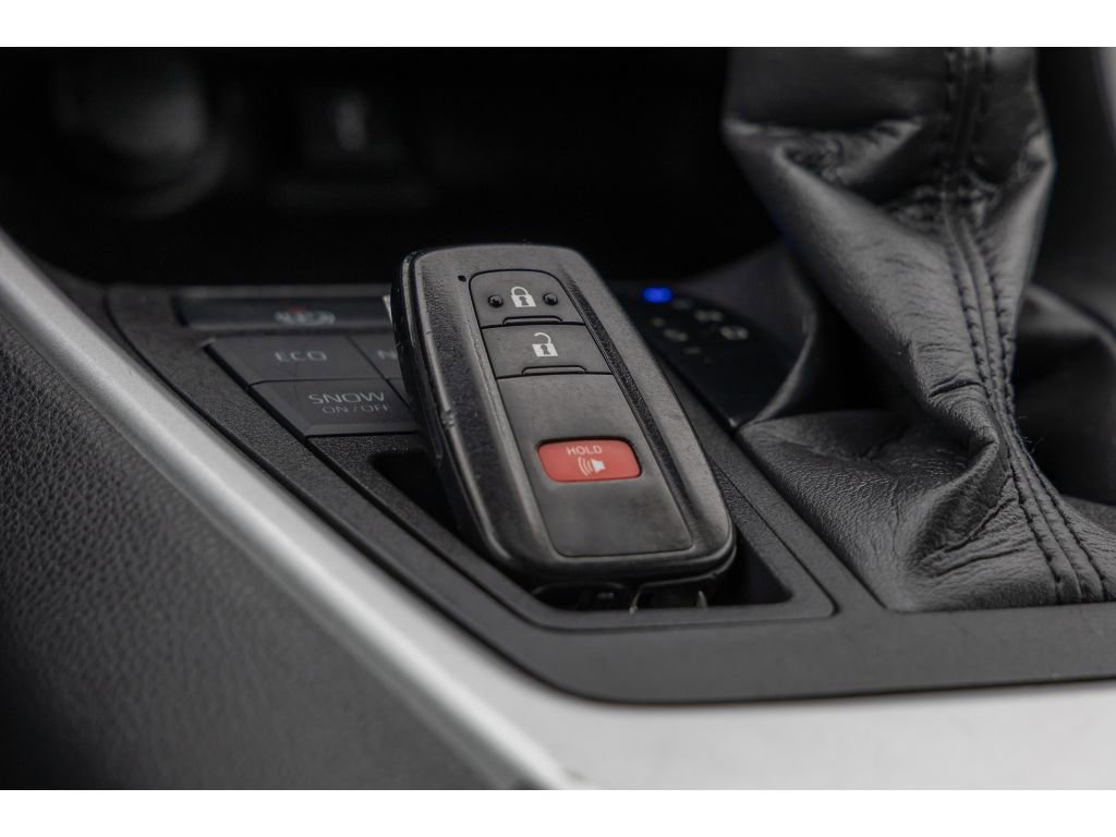 Used 2021 Toyota RAV4 XLE image 28