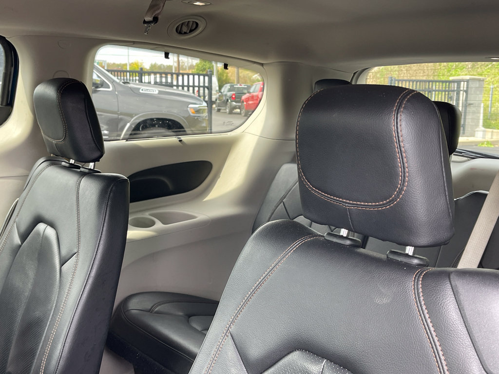 Used 2019 Chrysler Pacifica Touring-L FWD image 7