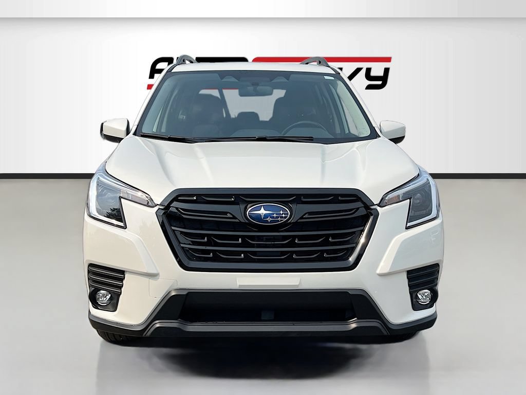 Used 2024 Subaru Forester Premium AWD/4WD image 2