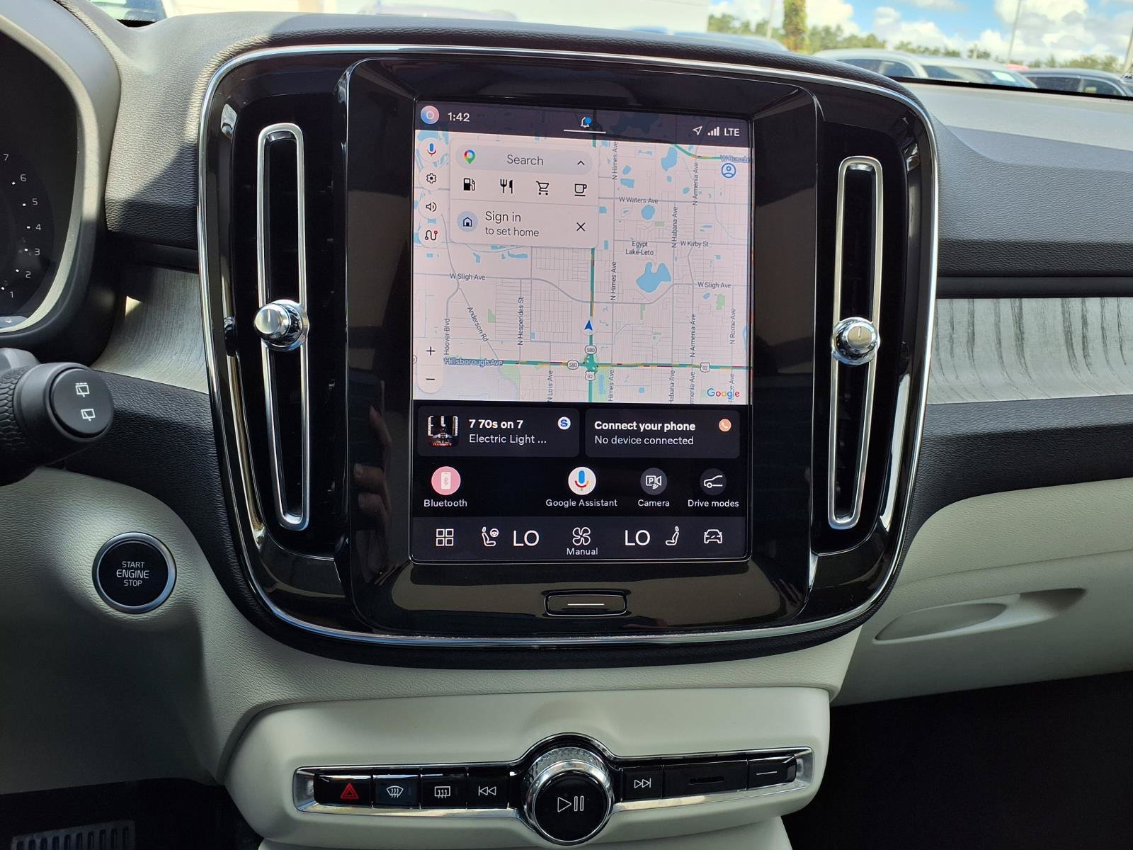 Certified 2025 Volvo XC40 B5 Ultra AWD/4WD image 26