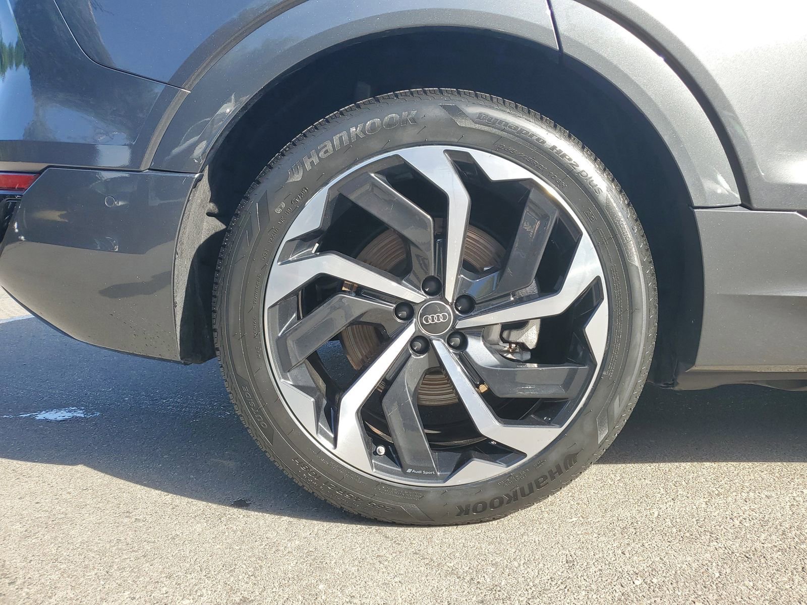 Used 2024 Audi Q8 e-tron Prestige w/ Prestige Package image 5