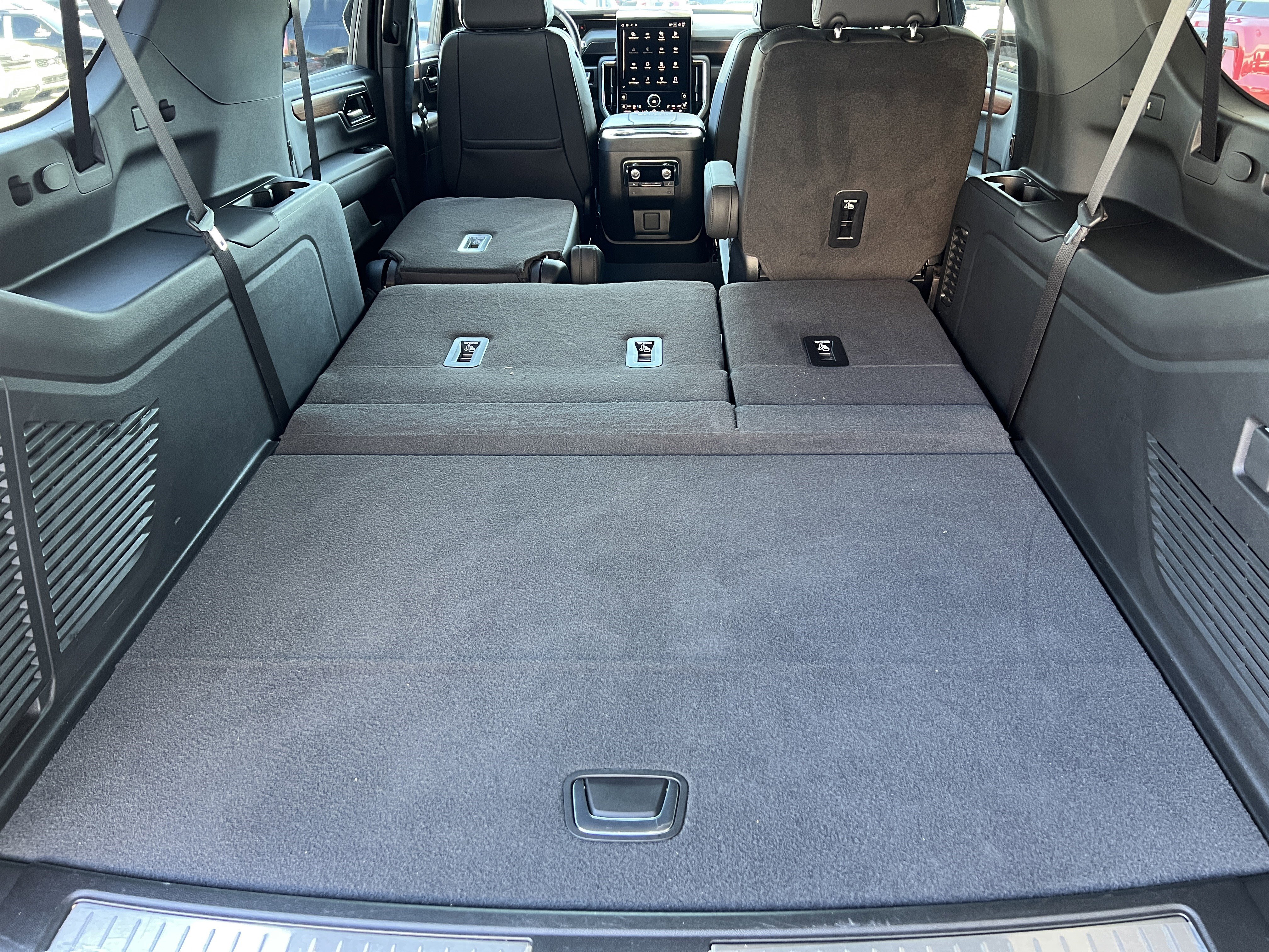 Used 2025 GMC Yukon XL Denali image 25