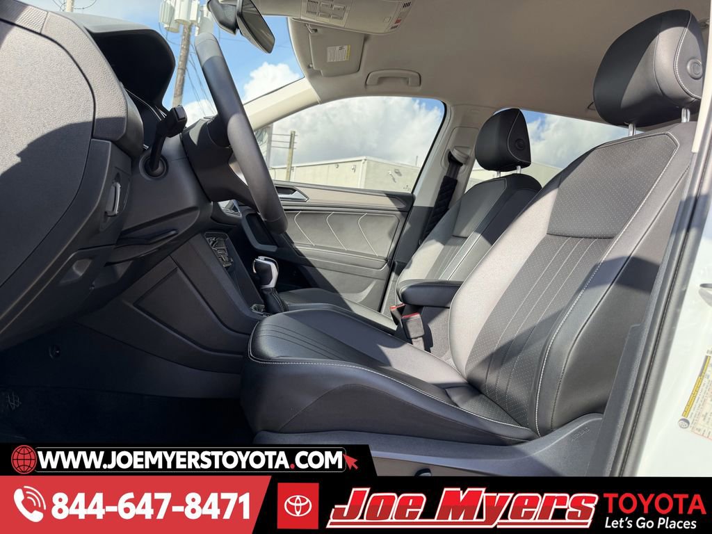 Used 2024 Volkswagen Tiguan SE image 27