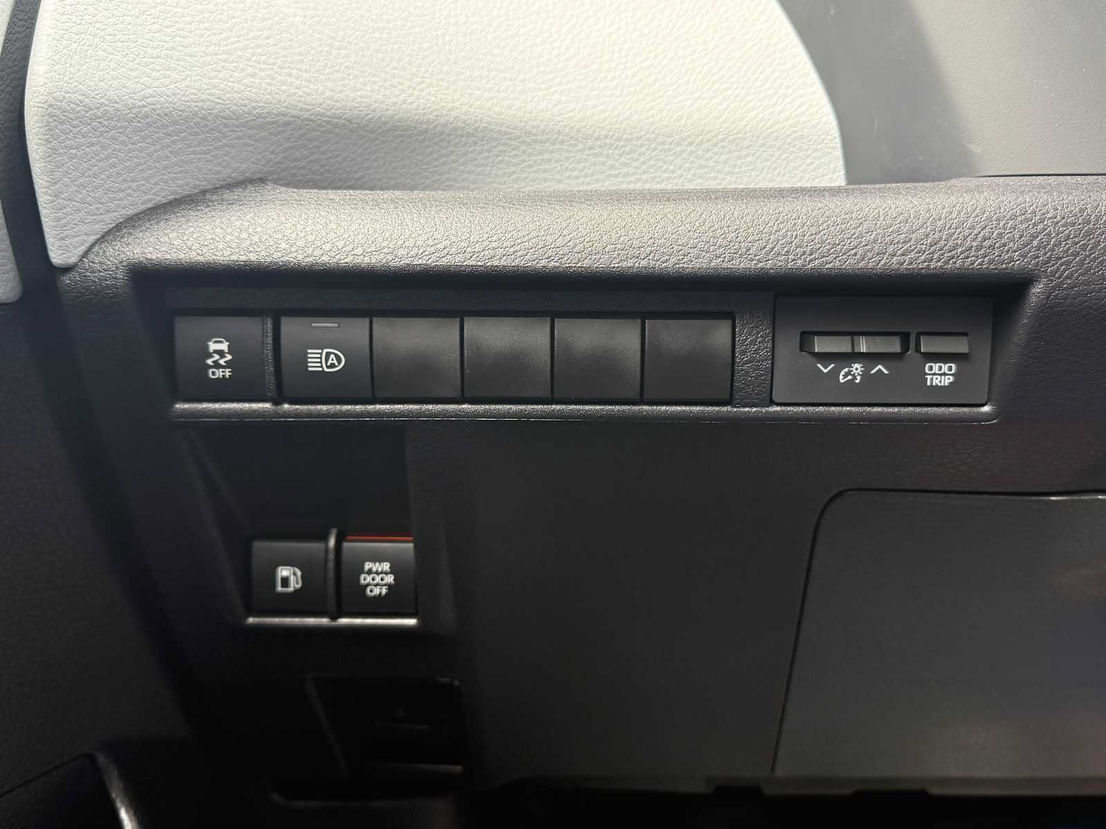 Certified 2026 Toyota Sienna LE AWD/4WD image 32