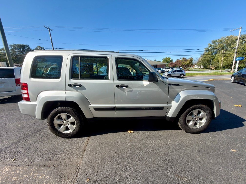 Used 2012 Jeep Liberty Sport AWD/4WD image 4