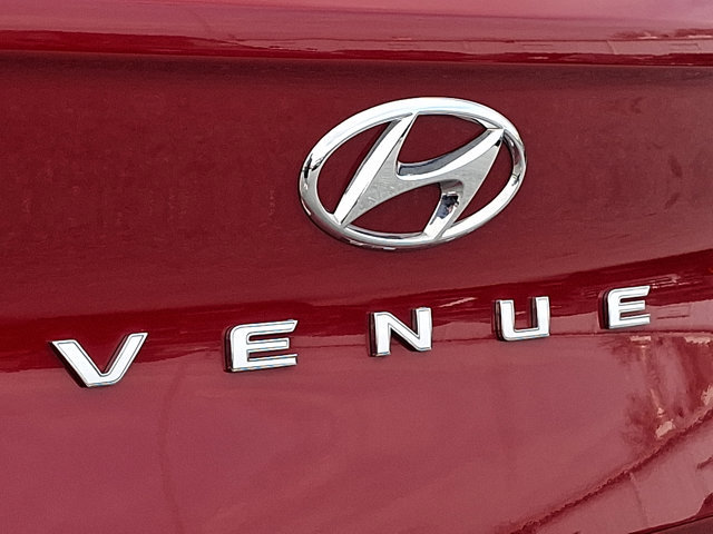 Certified 2023 Hyundai Venue Limited w/ Cargo Package image 31
