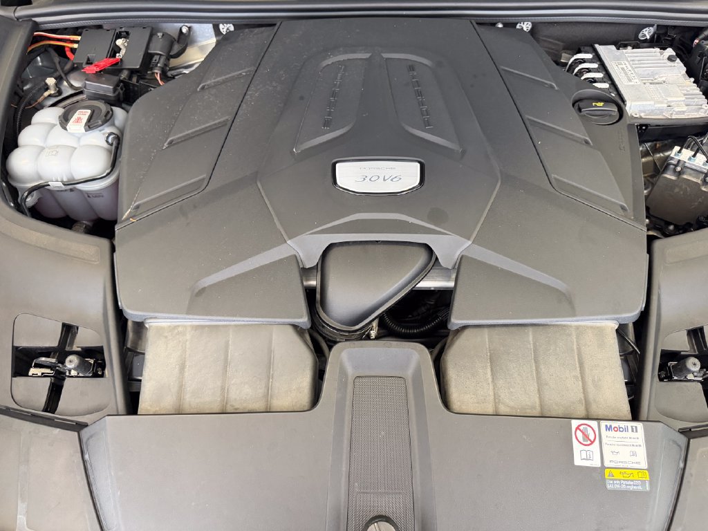 Certified 2023 Porsche Cayenne AWD/4WD image 26