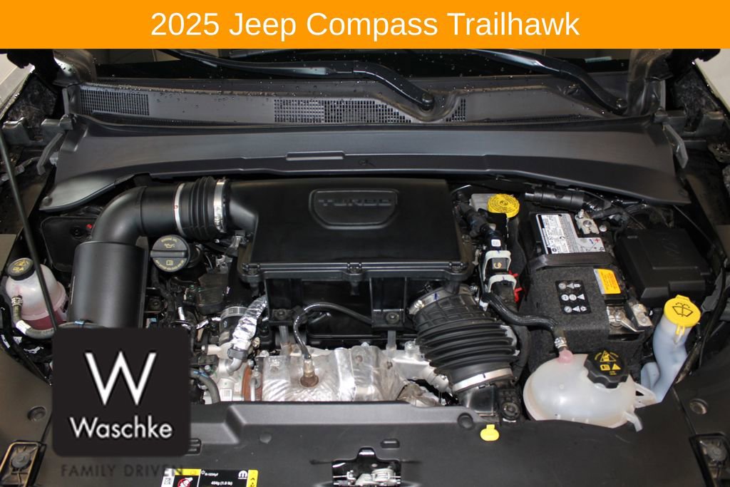 Used 2025 Jeep Compass Trailhawk w/ Trailhawk Convenience Group AWD/4WD image 10