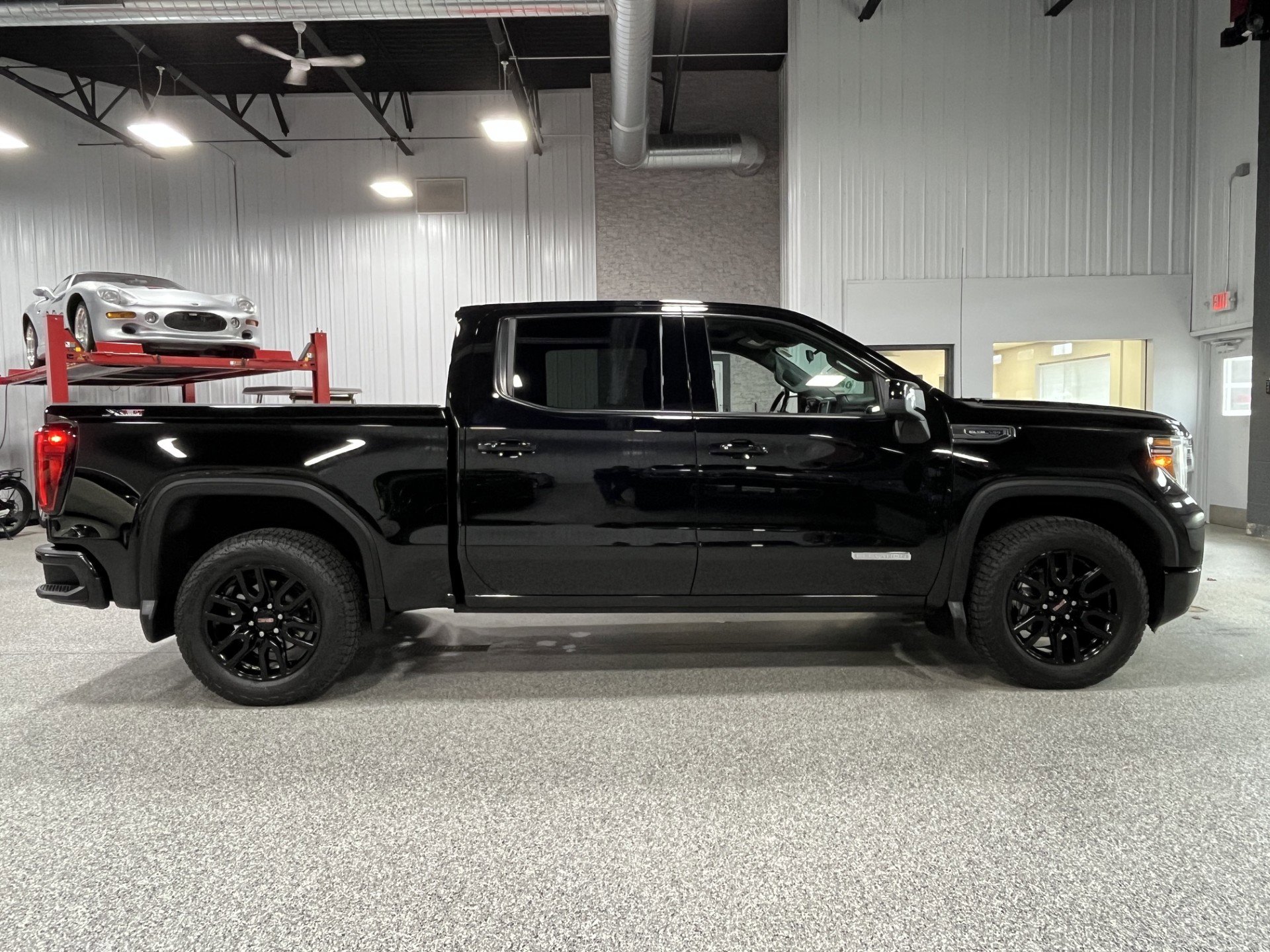 Certified 2021 GMC Sierra 1500 Elevation w/ Preferred Package AWD/4WD image 6