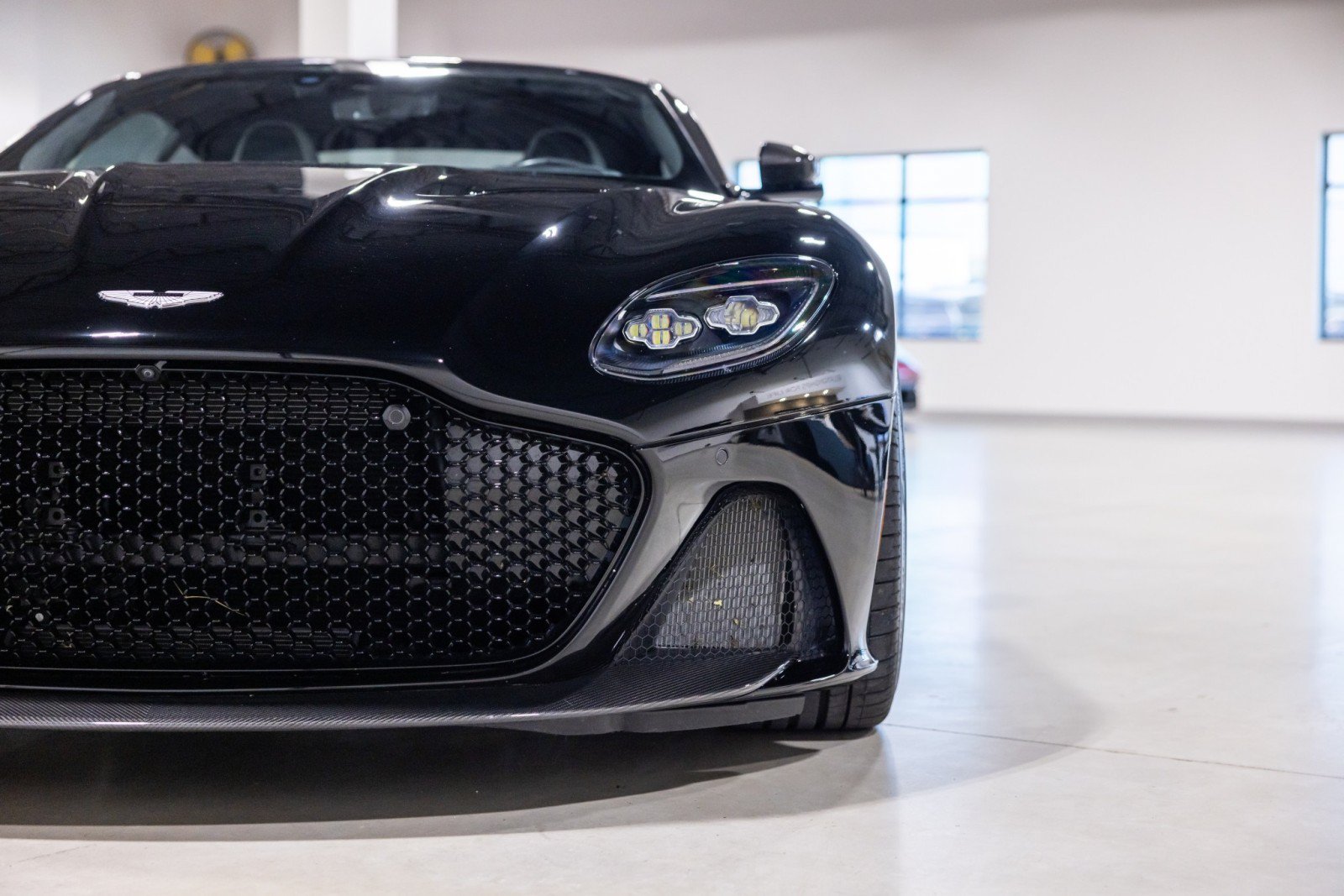 Used 2022 Aston Martin DBS Superleggera RWD image 24