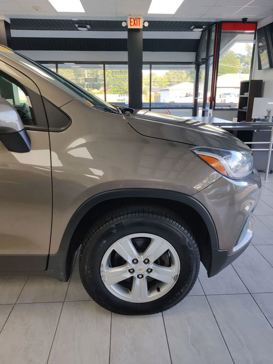 Used 2021 Chevrolet Trax LT w/ LT Convenience Package AWD/4WD image 8