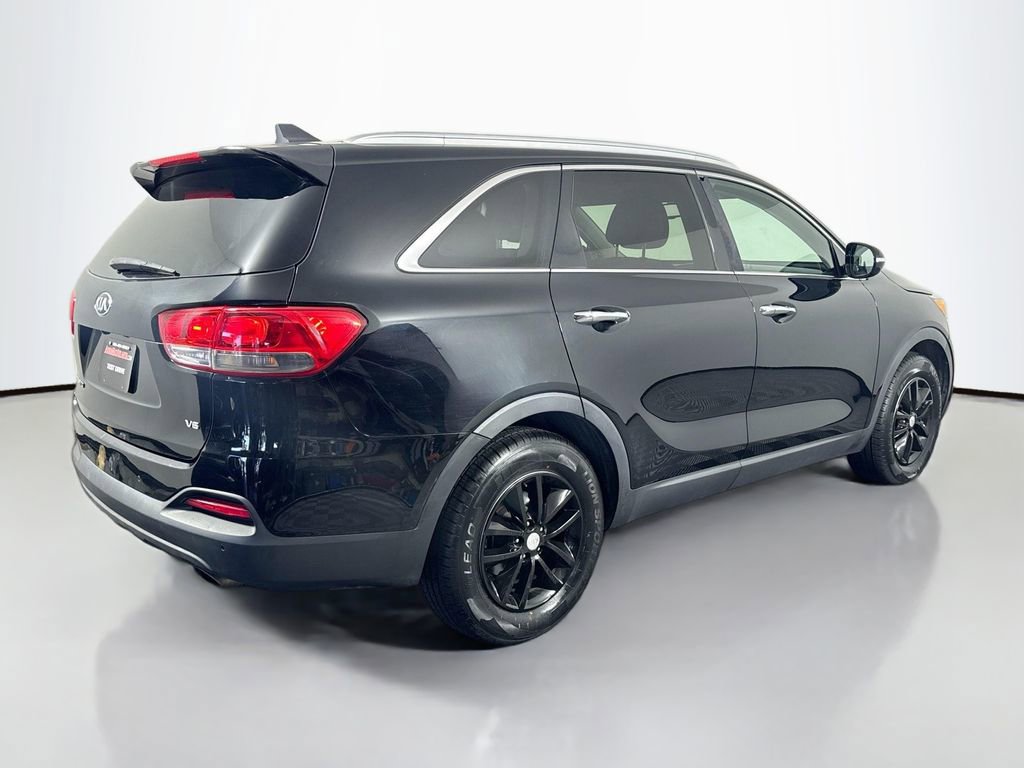 Used 2016 Kia Sorento LX w/ LX Convenience Package image 5