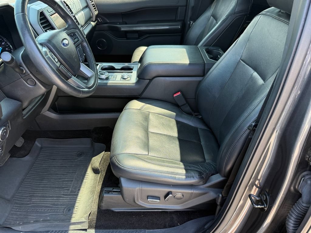 Used 2018 Ford Expedition XLT w/ Equipment Group 202A AWD/4WD image 10