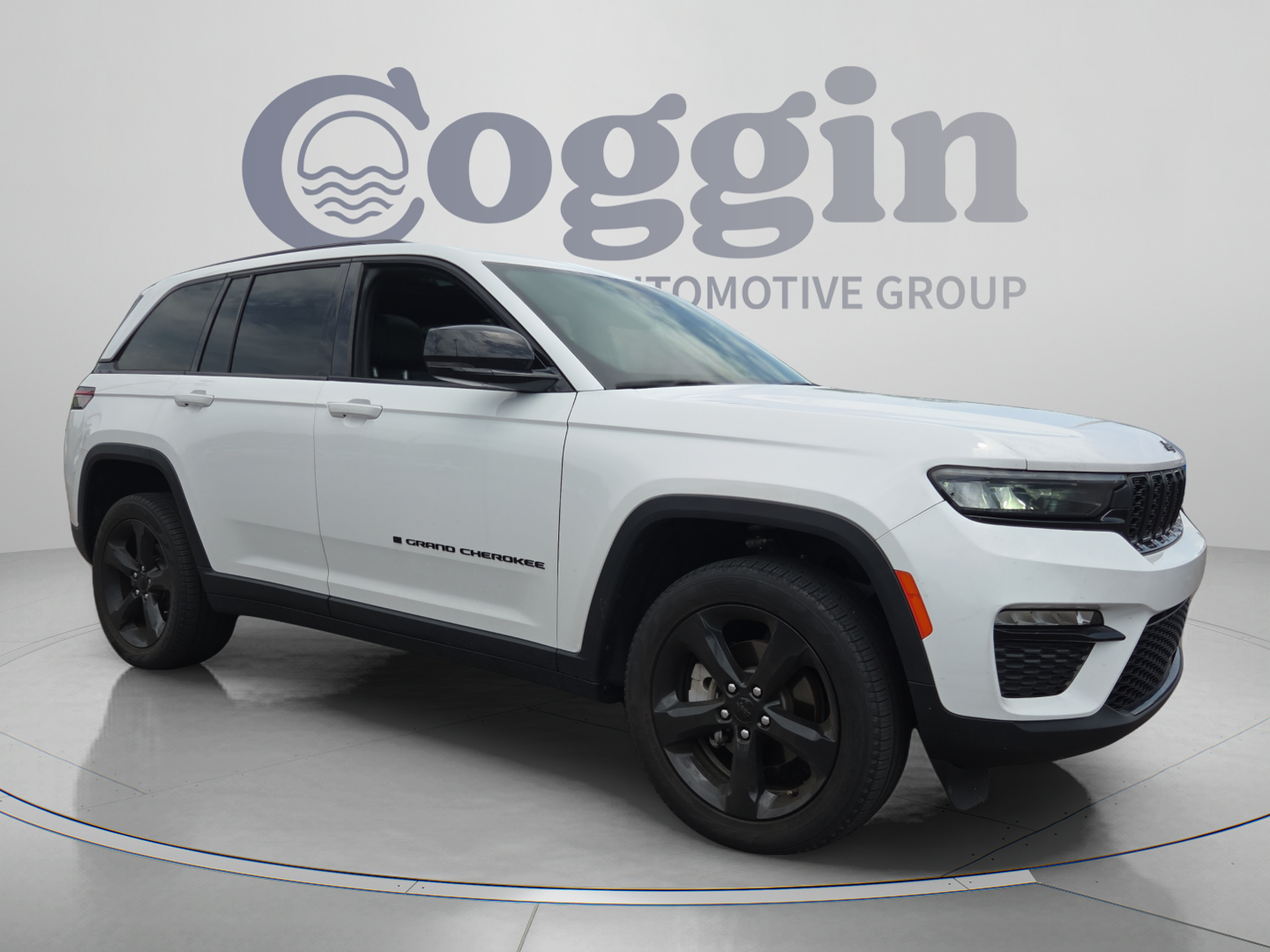 Used 2024 Jeep Grand Cherokee Limited w/ Black Appearance Package AWD/4WD image 6