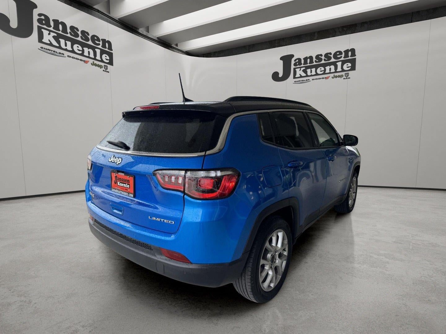 Used 2025 Jeep Compass Limited AWD/4WD image 3